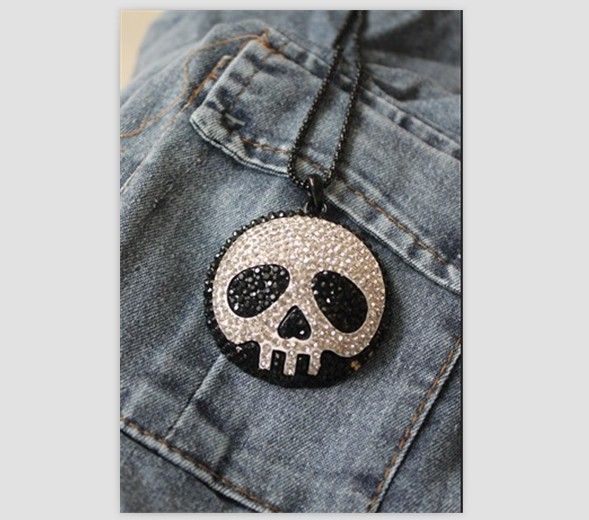 Colar Caveira Strass